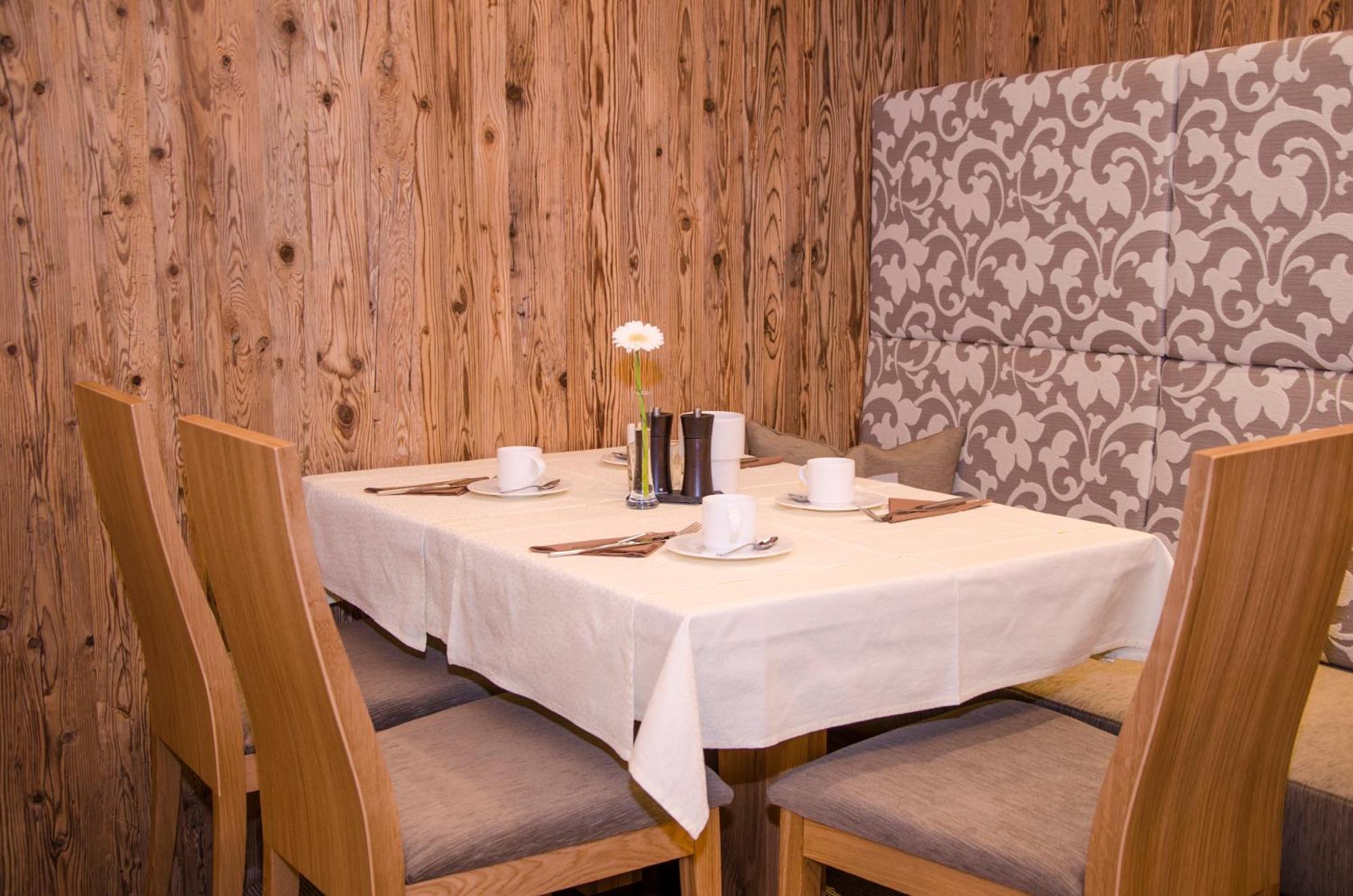 Hotel Garni Mirabell Ischgl Ngoại thất bức ảnh