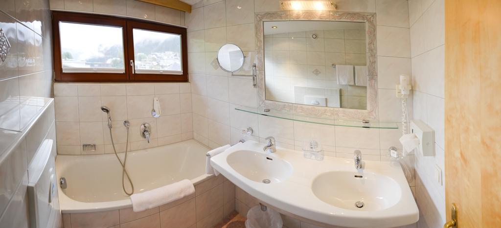 Hotel Garni Mirabell Ischgl Ngoại thất bức ảnh